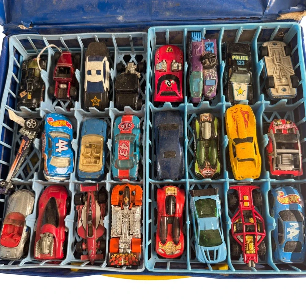 Vintage Tara Toy Corp 48 Car Case Vinyl Carrier with 22 Die Cast Cars No. 20300